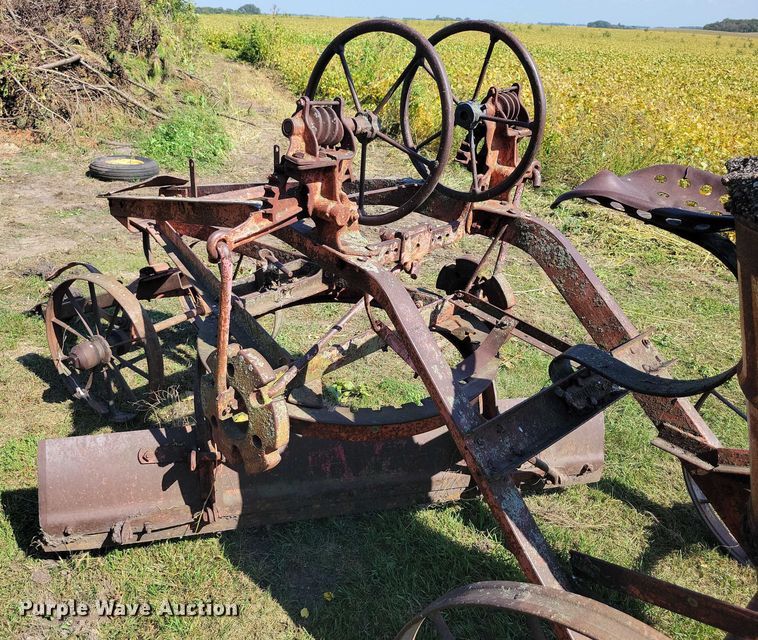 image for item EA2560 Pull type grader