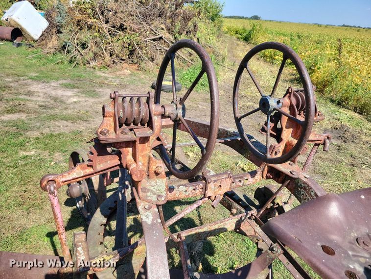 image for item EA2560 Pull type grader