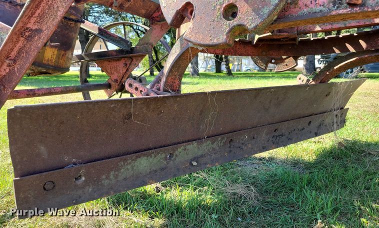 image for item EA2560 Pull type grader