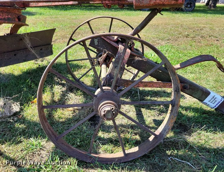 image for item EA2560 Pull type grader