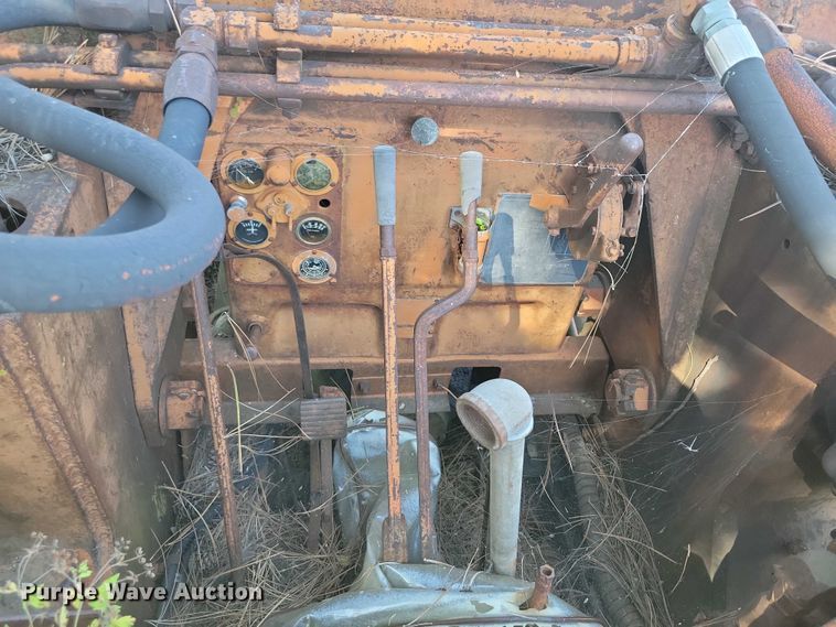 image for item EA2561 Allison Chalmers HD9 track loader