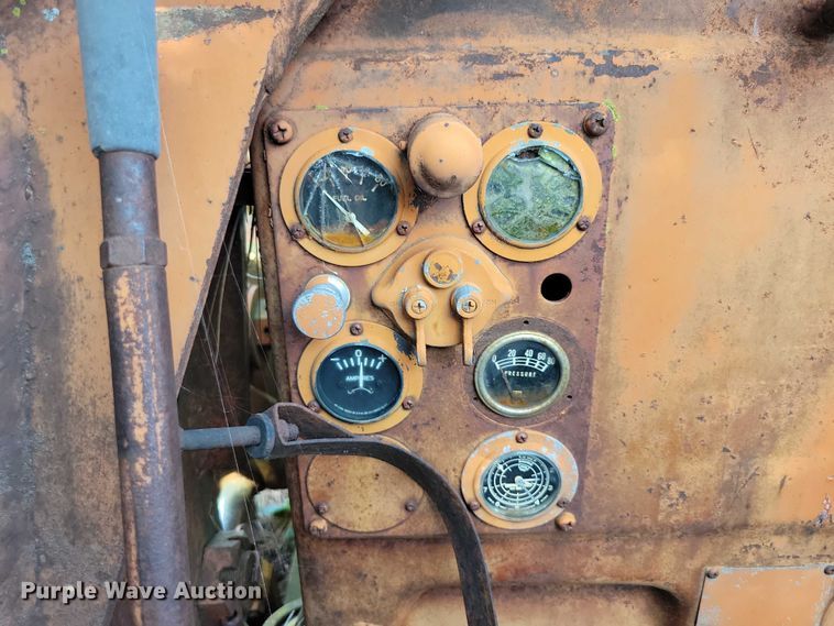 image for item EA2561 Allison Chalmers HD9 track loader