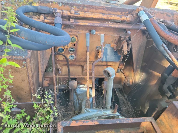 image for item EA2561 Allison Chalmers HD9 track loader