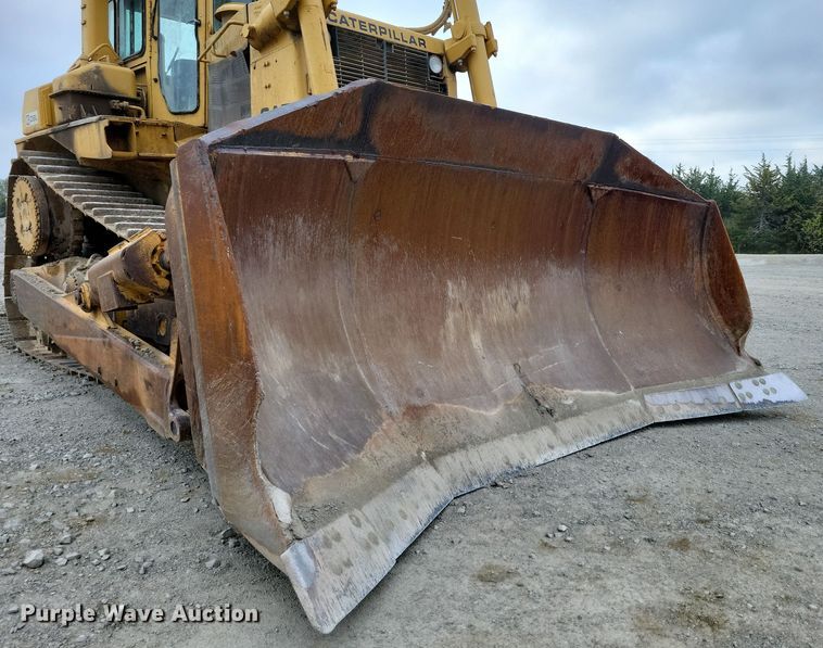 image for item EA2565 1983 Caterpillar D9L dozer