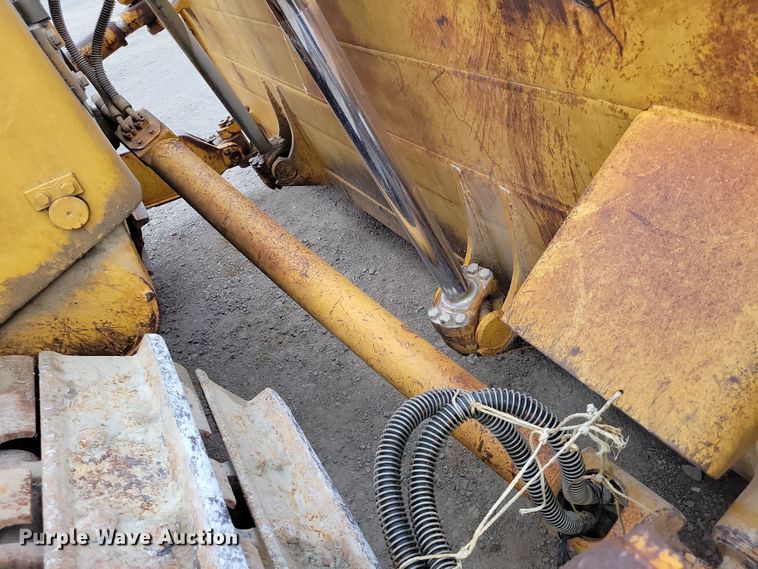 image for item EA2565 1983 Caterpillar D9L dozer