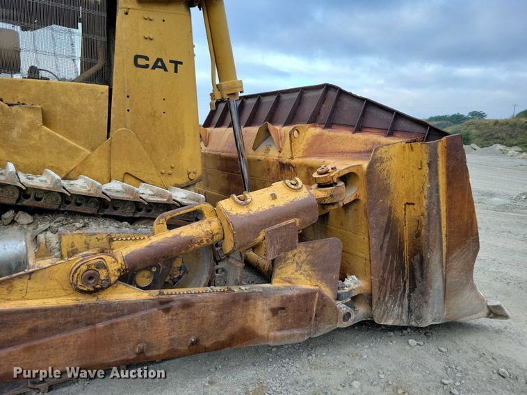 image for item EA2565 1983 Caterpillar D9L dozer