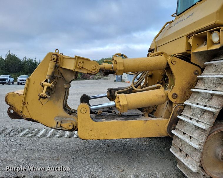 image for item EA2565 1983 Caterpillar D9L dozer