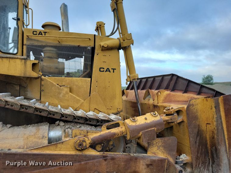 image for item EA2565 1983 Caterpillar D9L dozer