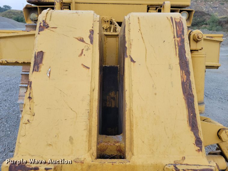 image for item EA2565 1983 Caterpillar D9L dozer