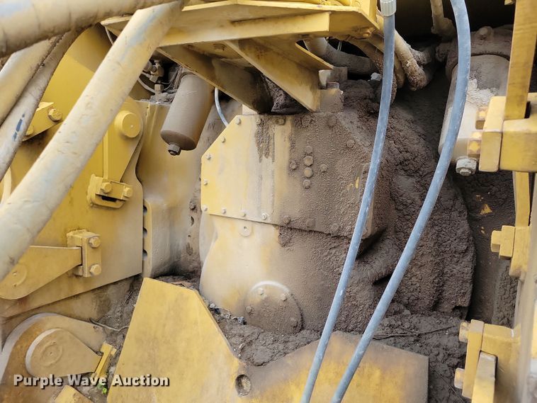 image for item EA2565 1983 Caterpillar D9L dozer