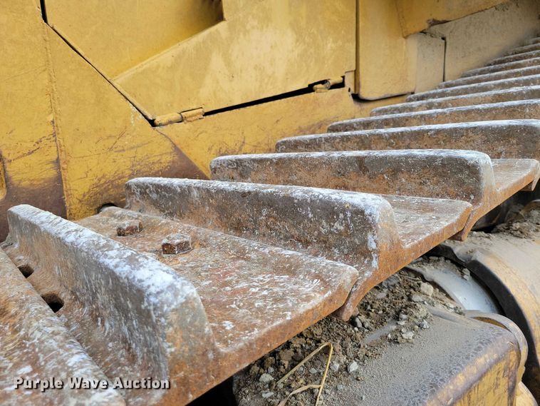 image for item EA2565 1983 Caterpillar D9L dozer