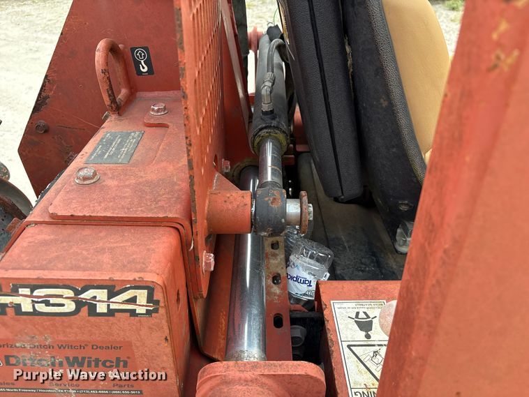 image for item EA6972 2016 Ditch Witch RT45 trencher