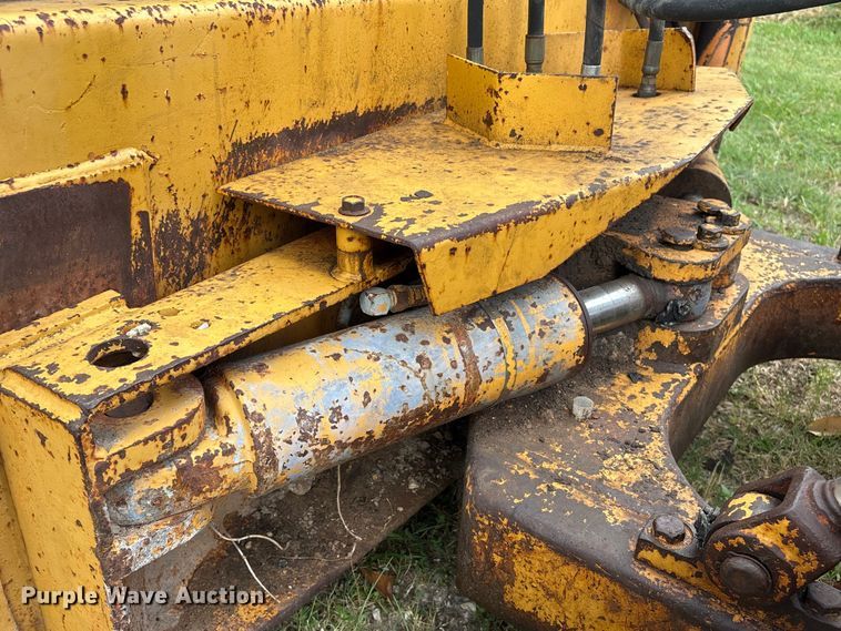 image for item EA6978 1989 Case 450C dozer