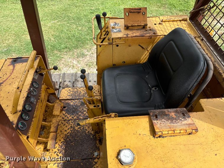 image for item EA6978 1989 Case 450C dozer