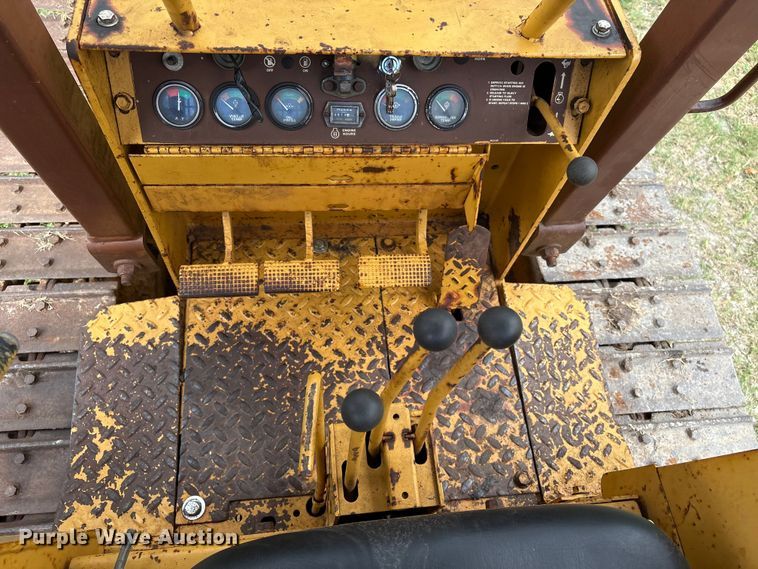 image for item EA6978 1989 Case 450C dozer