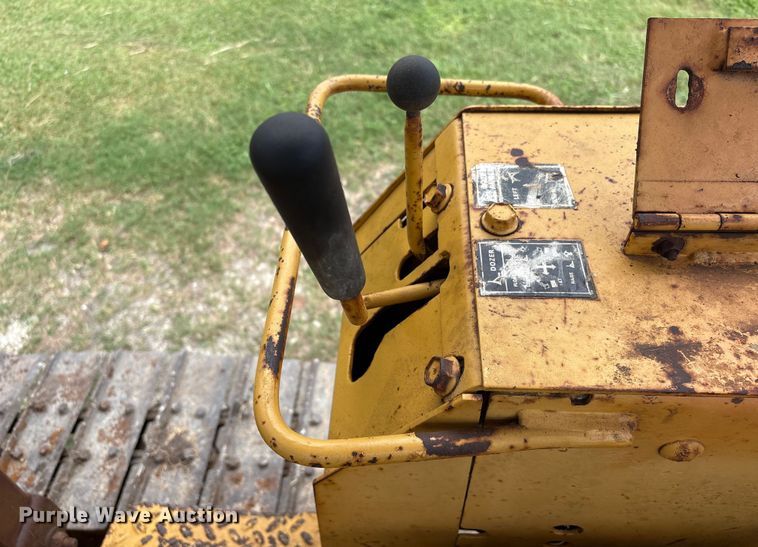 image for item EA6978 1989 Case 450C dozer