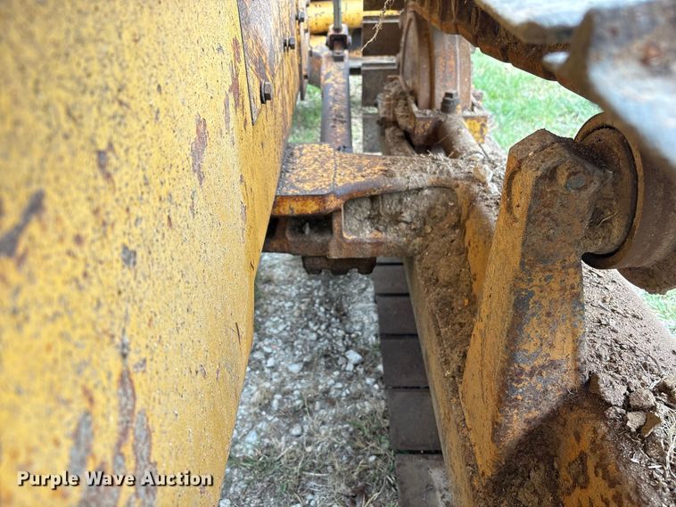 image for item EA6978 1989 Case 450C dozer
