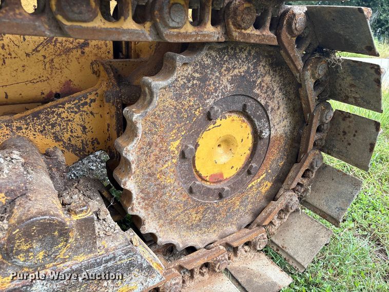 image for item EA6978 1989 Case 450C dozer