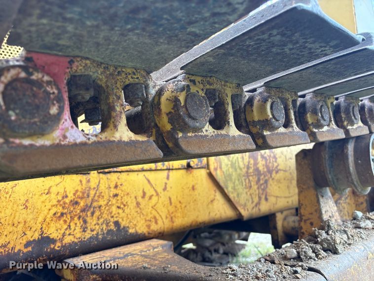 image for item EA6978 1989 Case 450C dozer