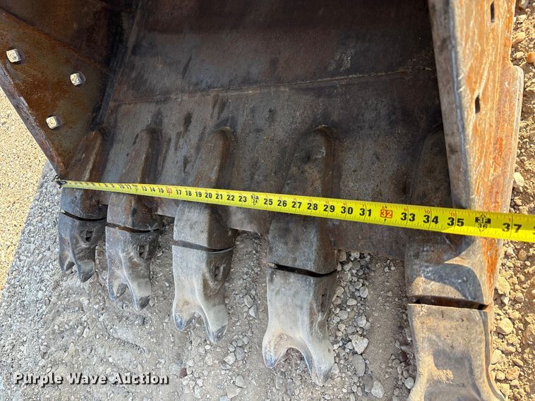 image for item EA7526 2014 Case CX130C excavator