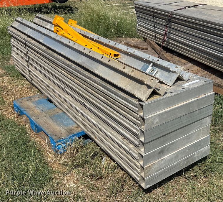 image for item EA7532 Trench box