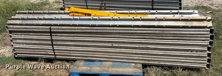 image for item EA7532 Trench box