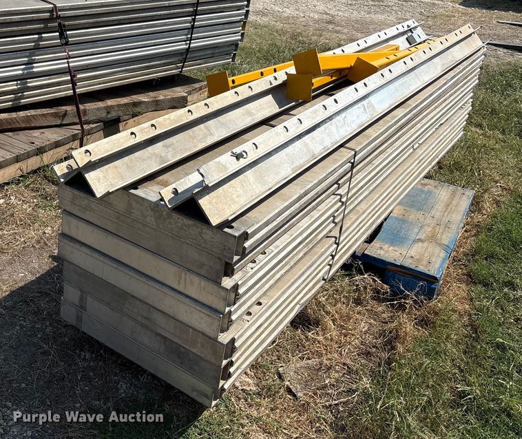 image for item EA7532 Trench box