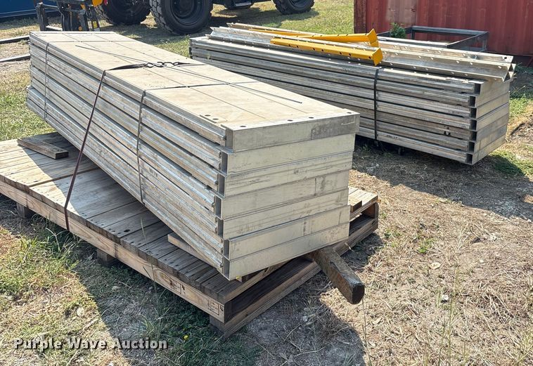 image for item EA7532 Trench box