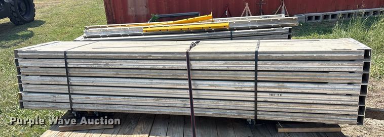 image for item EA7532 Trench box