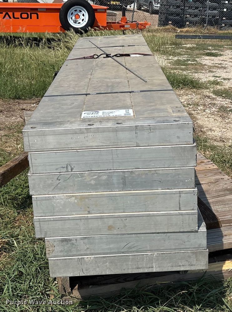 image for item EA7532 Trench box