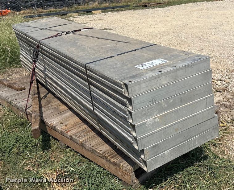 image for item EA7532 Trench box