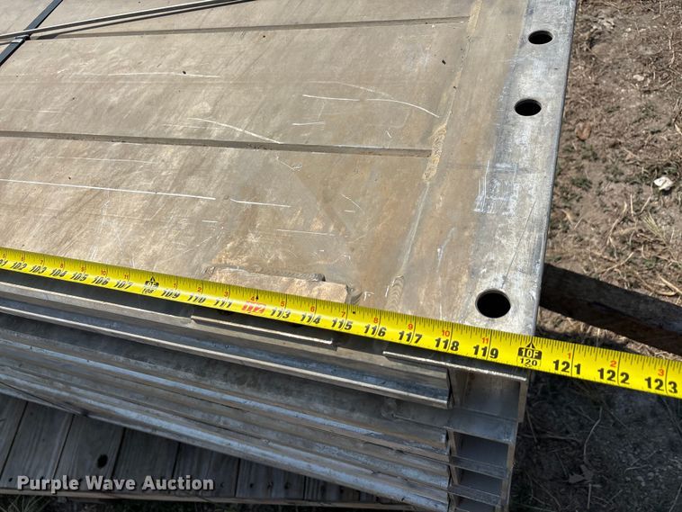 image for item EA7532 Trench box