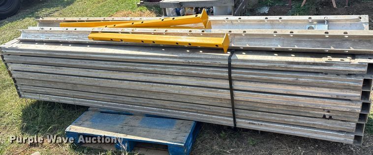 image for item EA7532 Trench box