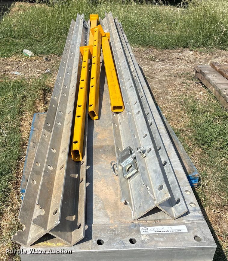 image for item EA7532 Trench box