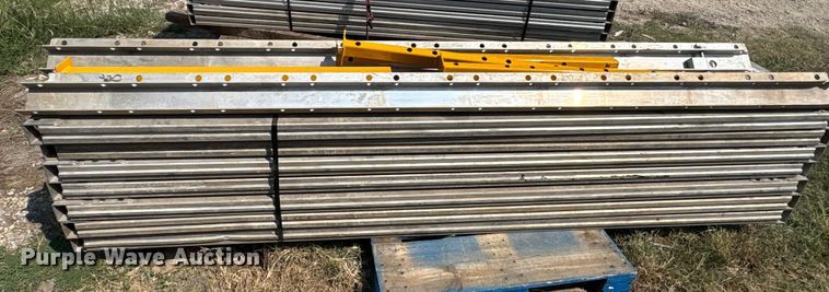 image for item EA7532 Trench box