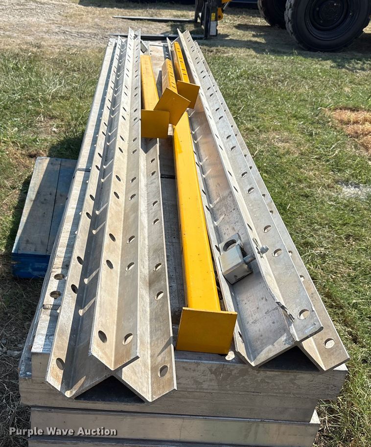 image for item EA7532 Trench box