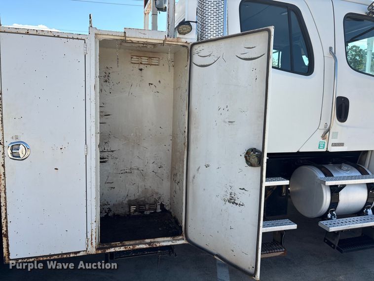 image for item EA7538 2007 Freightliner Business Class M2 crane truck