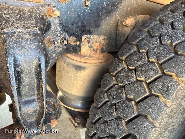 image for item EA7538 2007 Freightliner Business Class M2 crane truck