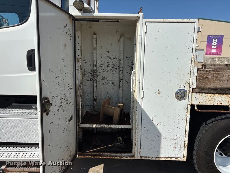 image for item EA7538 2007 Freightliner Business Class M2 crane truck