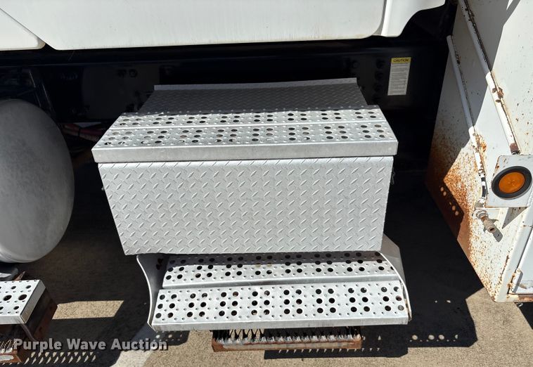 image for item EA7538 2007 Freightliner Business Class M2 crane truck