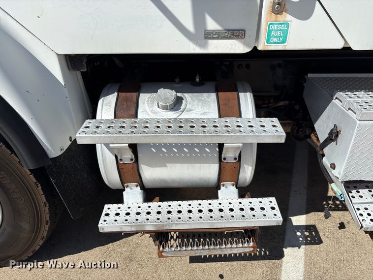 image for item EA7538 2007 Freightliner Business Class M2 crane truck