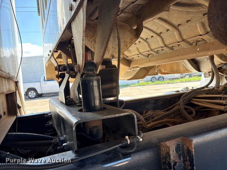 image for item EA7538 2007 Freightliner Business Class M2 crane truck