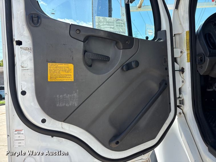 image for item EA7538 2007 Freightliner Business Class M2 crane truck