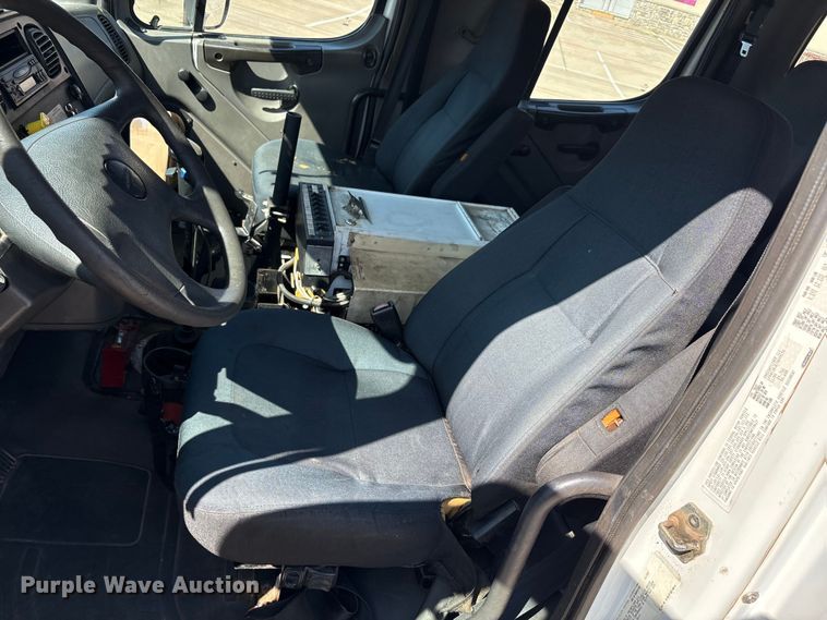 image for item EA7538 2007 Freightliner Business Class M2 crane truck