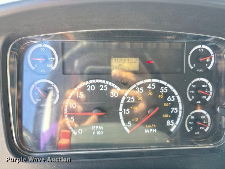 image for item EA7538 2007 Freightliner Business Class M2 crane truck