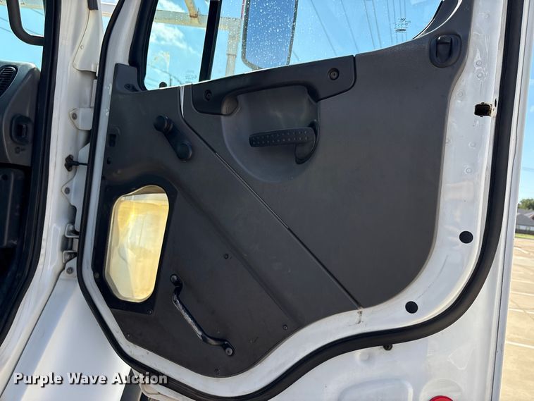 image for item EA7538 2007 Freightliner Business Class M2 crane truck