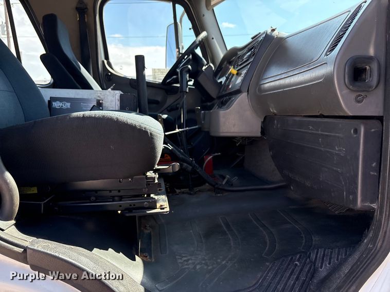 image for item EA7538 2007 Freightliner Business Class M2 crane truck