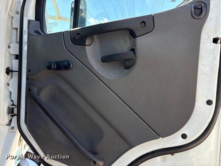 image for item EA7538 2007 Freightliner Business Class M2 crane truck