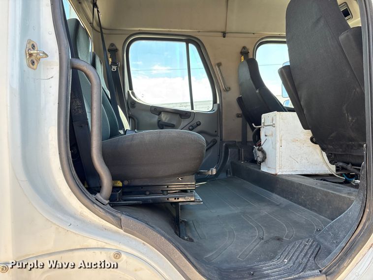 image for item EA7538 2007 Freightliner Business Class M2 crane truck