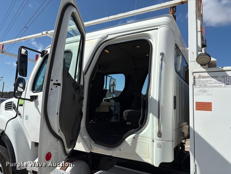 image for item EA7538 2007 Freightliner Business Class M2 crane truck